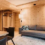 Hofgut & Lifestyle Aparthotel Wagrain